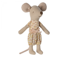 Lade das Bild in den Galerie-Viewer, Kleine Schwester Maus in Streichholzschachtel von Maileg