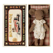 Lade das Bild in den Galerie-Viewer, Große Schwester Maus in Streichholzschachtel von Maileg