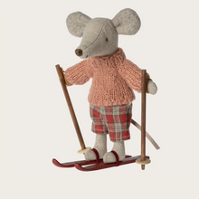 Lade das Bild in den Galerie-Viewer, Winster Ski Maus große Schwester - Maileg