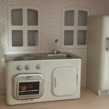 Lade das Bild in den Galerie-Viewer, Miniatur Küche Puppenhaus Maileg