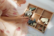 Lade das Bild in den Galerie-Viewer, 9 Holztiere in einer Box - Konges Slojd