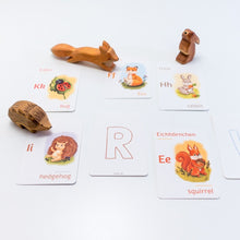 Lade das Bild in den Galerie-Viewer, ABC Lernkarten Wald Deutsch Englisch Spiele und Bücher LILLYGO