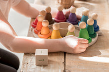 Lade das Bild in den Galerie-Viewer, Grapat Jahreszeitenkalender nach Waldorf Holzspielzeug Grapat