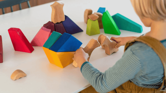 Hochwertiges Holzspielzeug für Kleinkinder erkennen