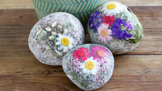 Ostern DIY -  Blumensteine mit Kindern zu Ostern basteln