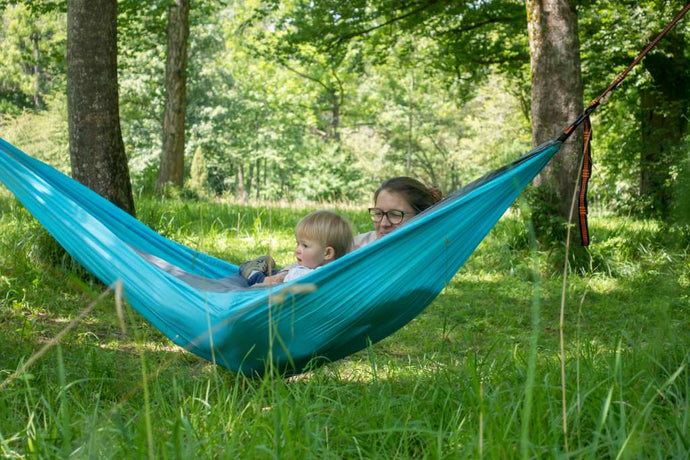 Natur spielend entdecken: 22 Ideen für einfache Mikroabenteuer in der Natur mit Kindern