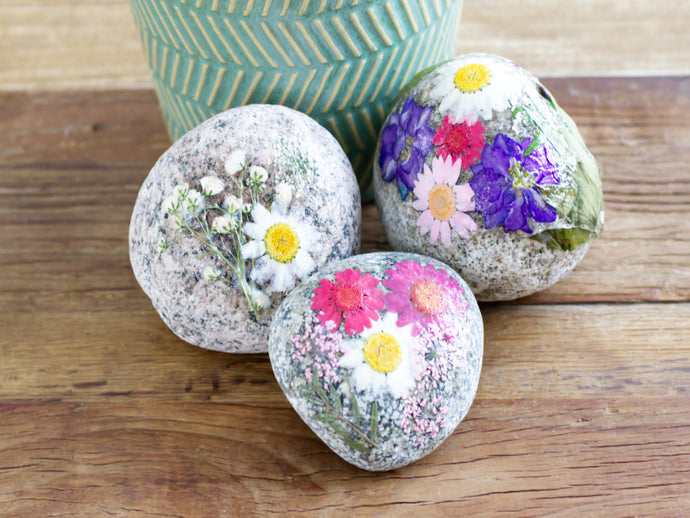 Ostern DIY -  Blumensteine mit Kindern zu Ostern basteln