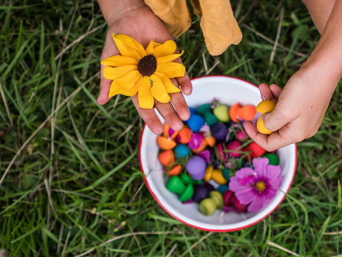 Was ist Mikroplastik und warum Holzspielzeug die bessere Wahl für dein Kind ist