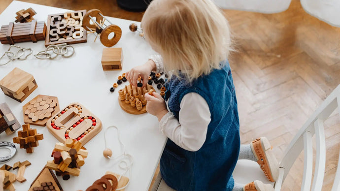 Nachhal­tige Weihnachtsgeschenke für Kinder: Spiel, Ruhe & Freude