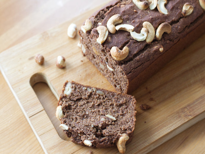 Gesundes und schnelles Rezept für Kinder - Veganer Grieß-Schoko-Bananenkuchen mit Nüssen