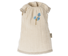 Lade das Bild in den Galerie-Viewer, Hase Größe 2 beige mit Kleid von Maileg
