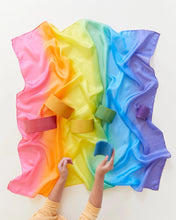 Lade das Bild in den Galerie-Viewer, Große Spielseide Regenbogen Sarah&#39;s Silks

