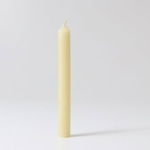 Lade das Bild in den Galerie-Viewer, 12 Bienenwachs Kerzen Creme - Grimm‘s
