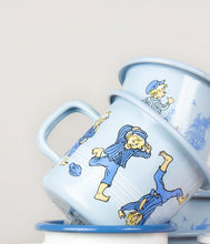 Lade das Bild in den Galerie-Viewer, Michel aus Lönneberga Emaillebecher blau / Tasse 250 ml
