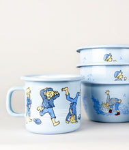 Lade das Bild in den Galerie-Viewer, Michel aus Lönneberga Emaillebecher blau / Tasse 250 ml
