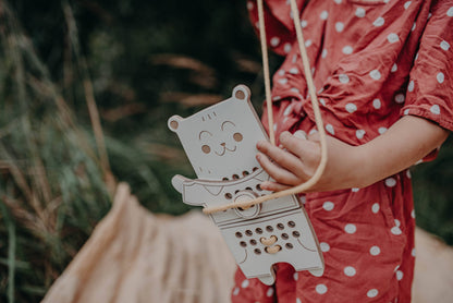 Teddybär Schnürspielzeug aus Holz - Milin