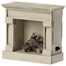 Lade das Bild in den Galerie-Viewer, Miniatur Kamin Puppenhaus Maileg
