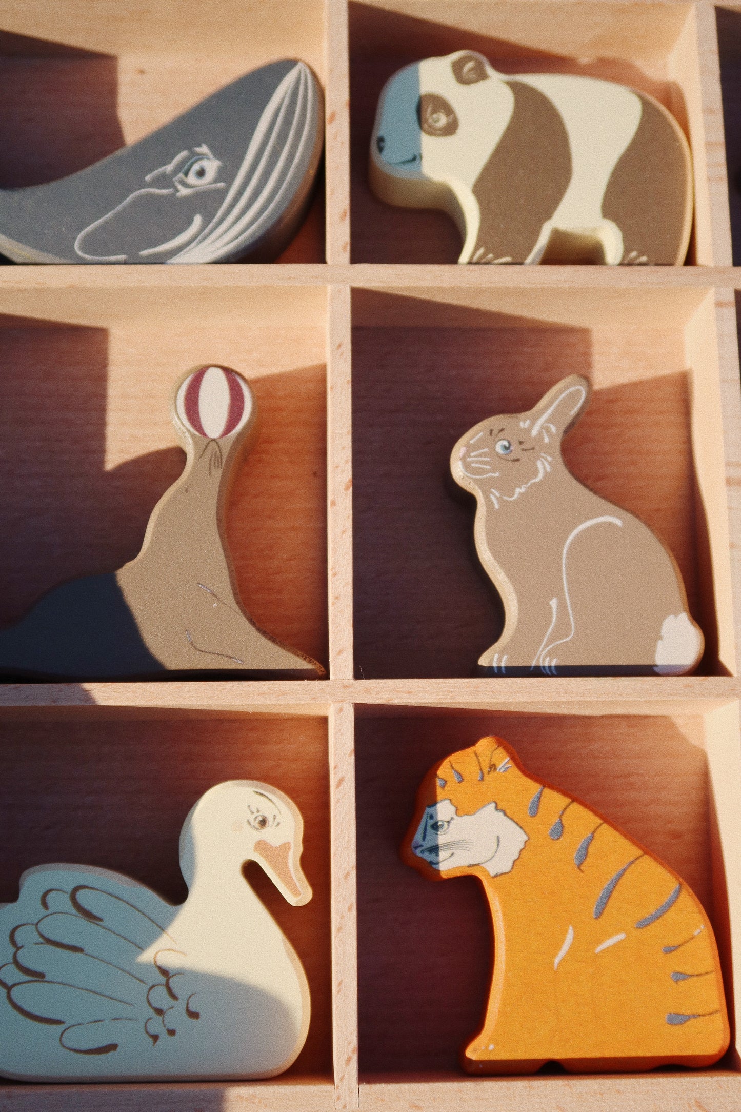 9 wooden animals in a box - Konges Slojd