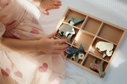 9 wooden animals in a box - Konges Slojd