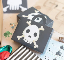 Lade das Bild in den Galerie-Viewer, Mottobox Pirat für den Kindergeburtstag - nachhaltige Deko
