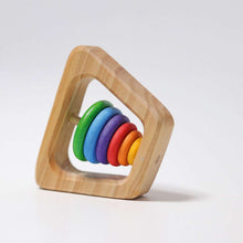 Lade das Bild in den Galerie-Viewer, Greifling Pyramiden-Rassel Regenbogen von Grimm&#39;s
