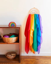 Lade das Bild in den Galerie-Viewer, Regenbogen Display aus Holz Sarah’s Silks
