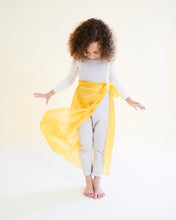 Lade das Bild in den Galerie-Viewer, Spielseide Gold Sarah&#39;s Silks
